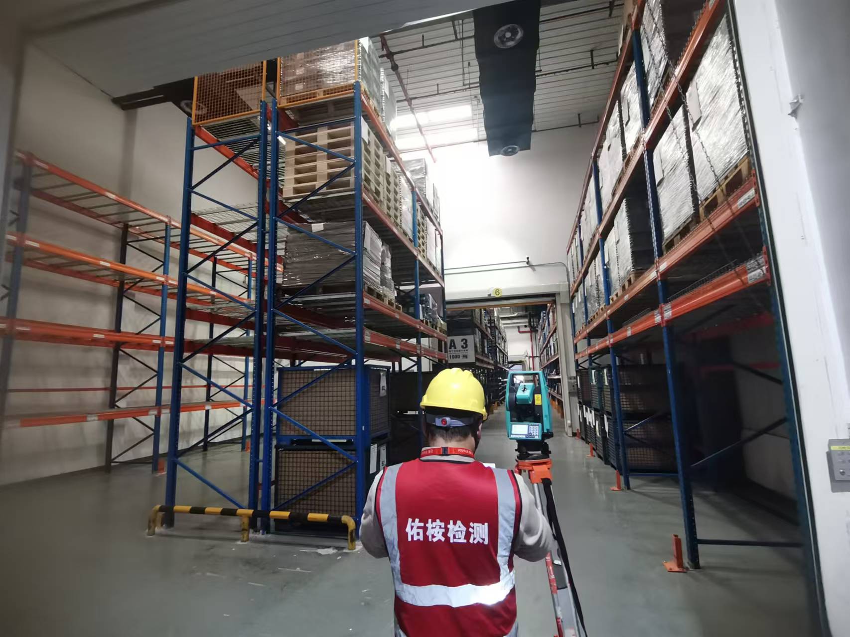 引领仓储智能化新纪元：高效货架监测系统